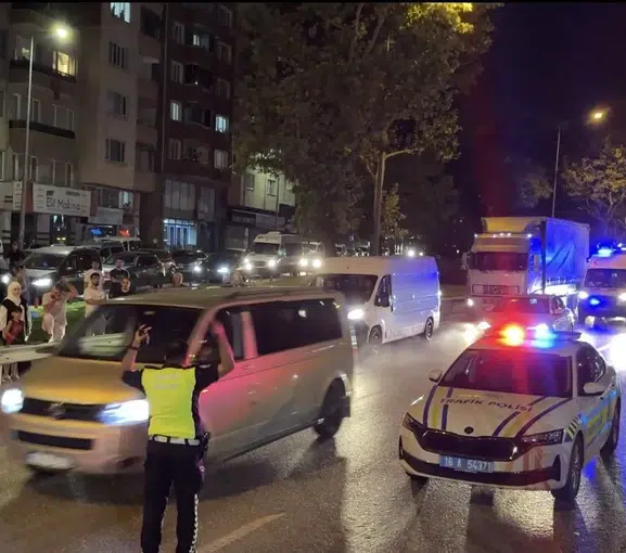 Bursa metrosunda iki saatlik direk krizi