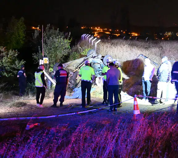 Kırıkkale'de gece yarısı trafik kazası 1 ölü, 2 yaralı