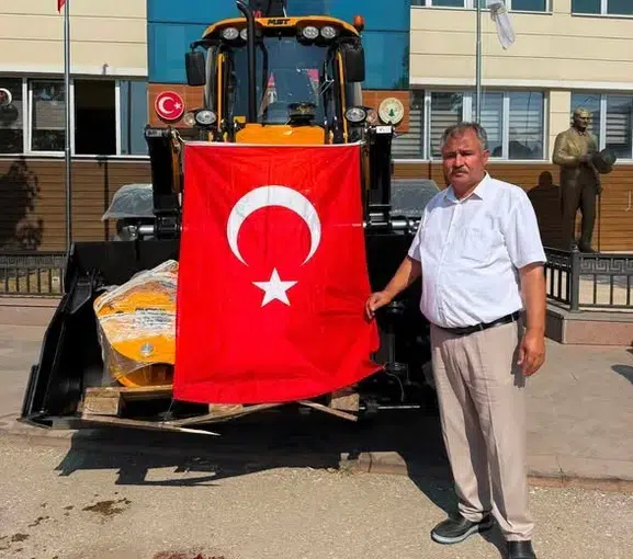 Beyağaç Belediyesi borçlanmadan yeni iş makinesi aldı