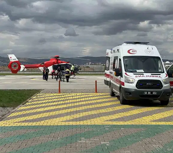 Sivas'ta minibüs kazası 4 ölü ve 14 yaralı var