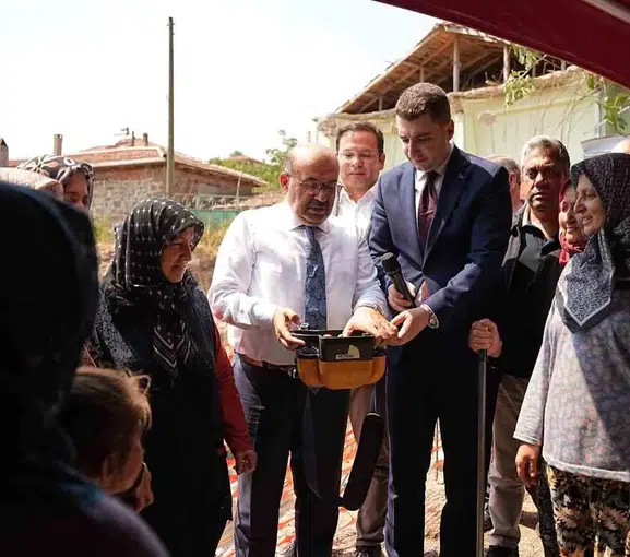 Sındırgı'da depremzedeler yeni evlerine kavuşuyor
