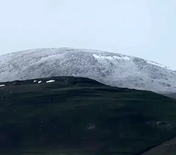 Ardahan'da yaz ortasında kış manzarası
