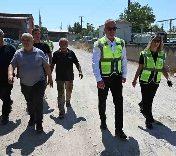Karacabey yollarını yenilemek için sahaya indi