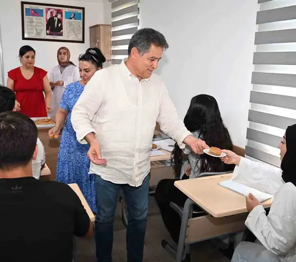 Kemerli öğrencilere sınav stresini unutturan tatlı sürpriz