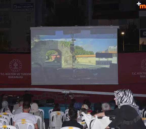 Çorumlular açık havada nostaljik sinema gecesinde buluştu