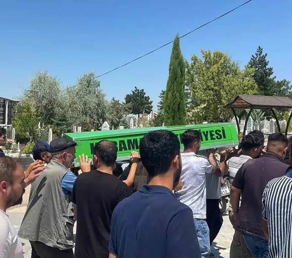 Karaman'da motosiklet kazasında hayatını kaybeden genç defnedildi