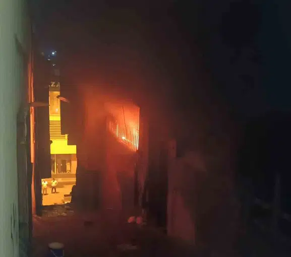 Şanlıurfa'da bir ev elektrik kontağı yüzünden küle döndü