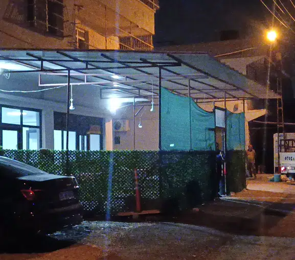 Adana'da gece vakti kahvehaneye silahlı baskın