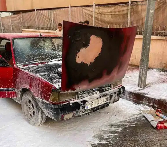 Siirt’te park halindeki otomobil küle döndü