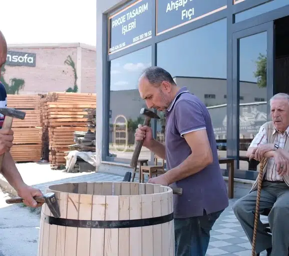 İnegöl'de 145 yıllık zanaat beş kuşaktır aynı atölyede yaşıyor