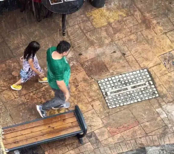 Karabük’te aniden bastıran sağanak şehri serinletti