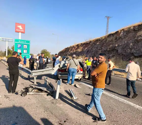 Şanlıurfa yolunda feci kaza Bir ölü bir ağır yaralı