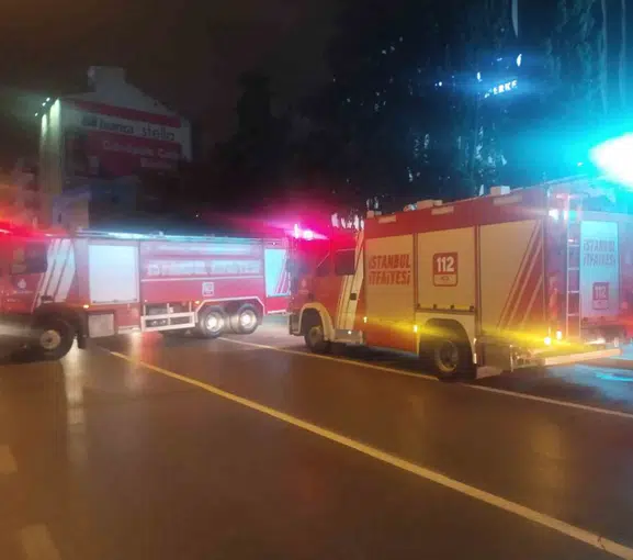 Sultanbeyli’deki alışveriş merkezinde gece yarısı yangın paniği