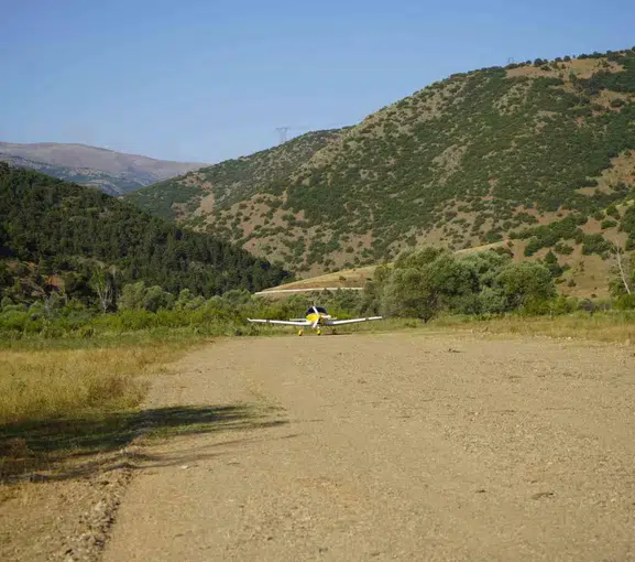 Gümüşhaneli pilot köyüne uçakla indi ve yeni bir pist kazandırdı