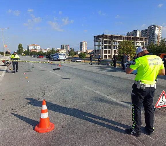 Karaman'da sabah trafiğinde korkunç kaza: Lise öğrencisi yaşam mücadelesi veriyor
