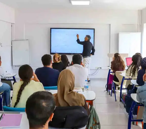 Diyarbakırlı gençlerin sınav maratonunda ücretsiz destek kapısı yeniden açıldı