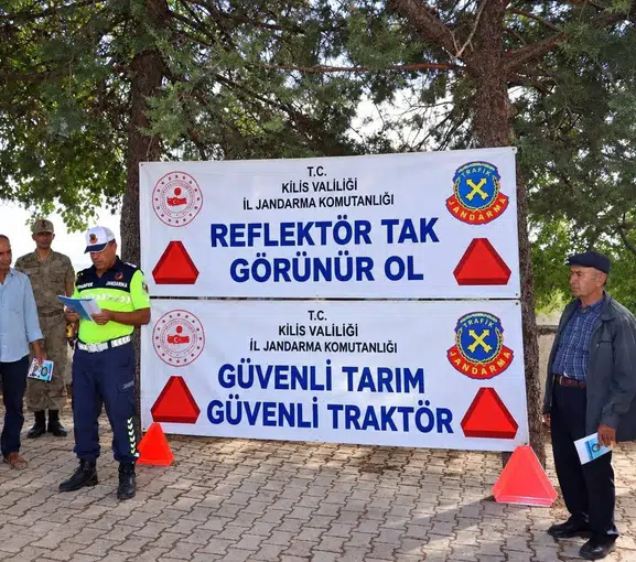 Kilis'in tarlalarında kaza korkusuna son: Traktörlere reflektör dokunuşu