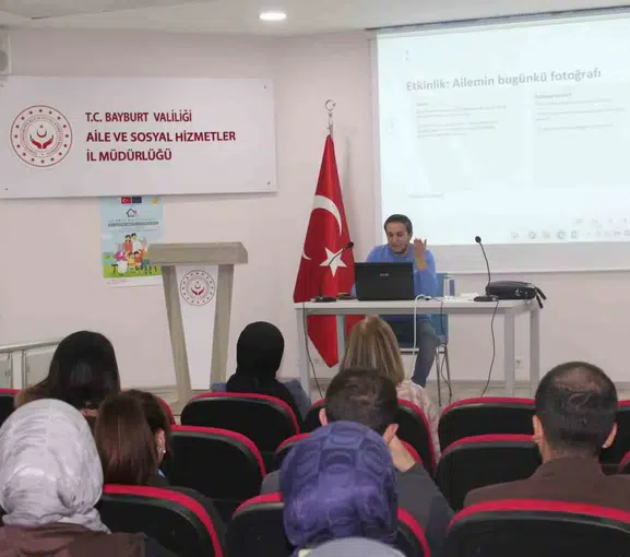 Bayburt'ta sosyal hizmet uzmanlarına aile dinamikleri üzerine kritik eğitim