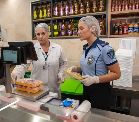 Kuşadası'nda market raflarına sıkı takip: Uygunsuz ürünlere geçit yok