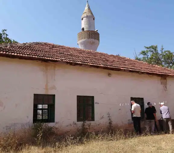 Tarihin sessiz tanığı yıkılmanın eşiğinde: Köylüler asırlık mirasın kurtarılmasını bekliyor