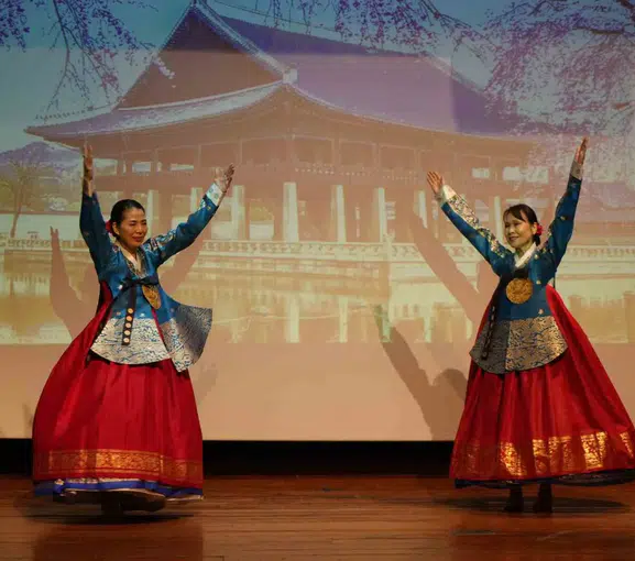 Kastamonu'da Uzak Doğu Esintisi: Hanbok Defilesiyle Kültürel Köprü Kuruldu