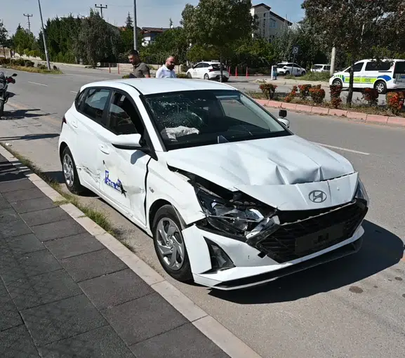 Direksiyon sınavında kabus dolu anlar: Ehliyetsiz sürücü dehşet saçtı