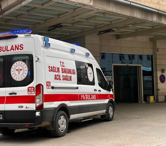Siirt'te fıstık hasadı yolunda büyük panik: Tarım aracı devrildi