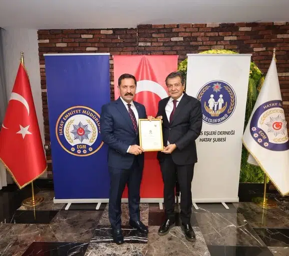 Hatay'da duygusal veda: Emniyet Müdürü Rüştü Yılmaz yeni görevine uğurlandı