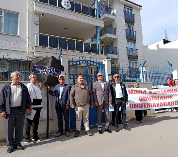 Edirne'de 205 yıllık acı: Yunanistan Konsolosluğu'na siyah çelenkli protesto