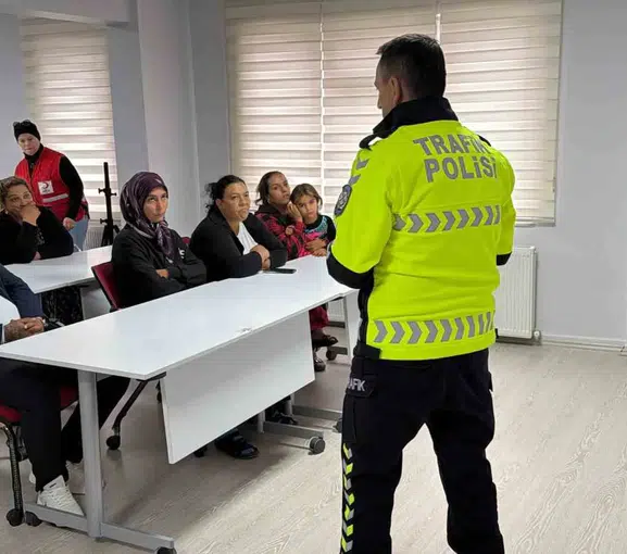 Bolu sokaklarında patpat mesaisi: Atık toplayıcılarına kritik trafik eğitimi