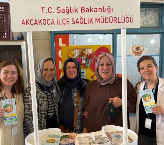 Akçakoca'da pazar yerinde sağlık seferberliği: Şekerin zararları anlatıldı