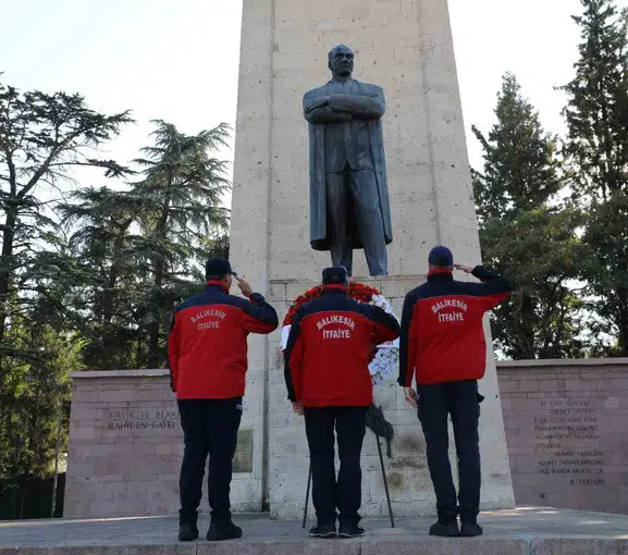 Balıkesir'in kahramanları artık sokaklarda: İtfaiye araçlarına vefa dokunuşu