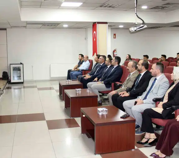 Kayseri Devlet Hastanesi'nde yeni dönem: Genç hekimler için kapsamlı uyum süreci başladı