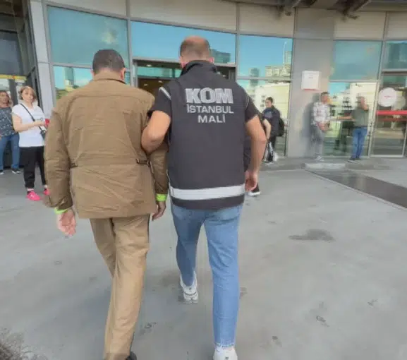 Emre Alkin'in gözaltı sürecinden ilk görüntüler: Sağlık kontrolüne getirildiği anlar kaydedildi