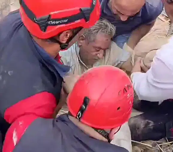 Doğubayazıt'ta korku dolu anlar: Enkazdan sağ çıkarıldı