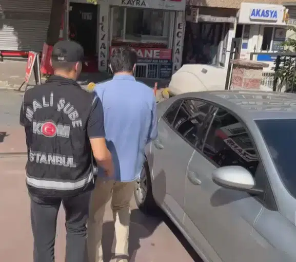 Pusula Holding'in patronu Serdar Turhan'ın gözaltına alındığı o anlar paylaşıldı