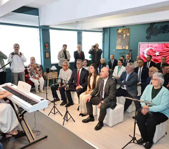 Evlilik yıl dönümünde hüzünlü veda: Eşinin hatırasını müzikle yaşatıyor