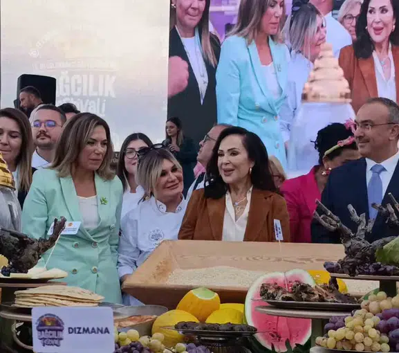 Türkan Şoray Tekirdağ sofrasında: Gastronomi ve bağcılık dünyası bu festivalde buluştu