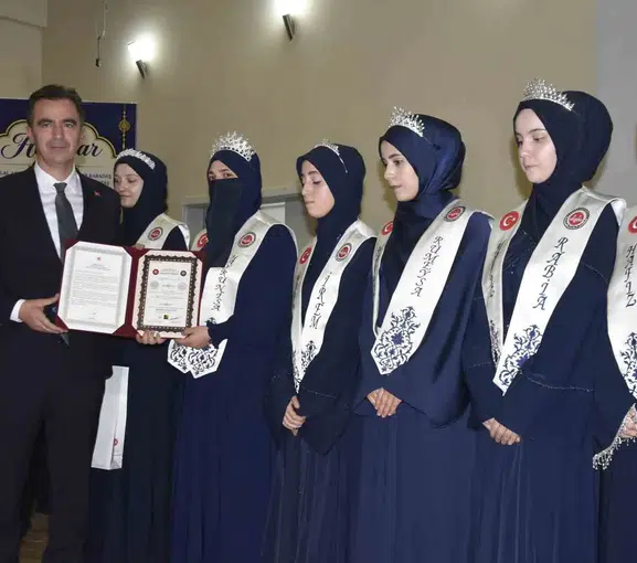 Bitlis'in Manevi İkliminde Büyük Gurur: 86 Hafize İcazetlerine Kavuştu