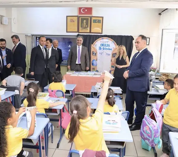 Çankırı'da okul zili çaldı: Minik öğrencilerin ilk durağı valilik makamı oldu