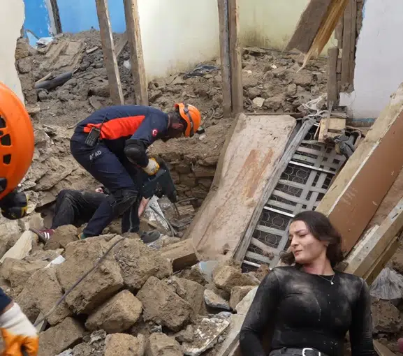 Kelkit'te nefes kesen senaryo: 6,9'luk depremle sarsılan ilçede zamana karşı yarış
