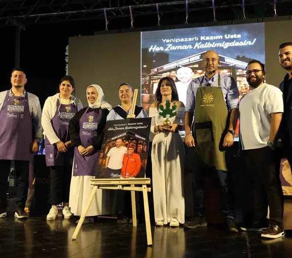 İş çıkışı yetiştiği yarışmada 10 dakikada şampiyon oldu: İncirin Altın Tahtı jüriyi büyüledi