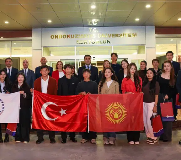 Samsun'da Kırgız rüzgarı: Başkonsolos Toktobekov öğrencilerin kapısını çaldı