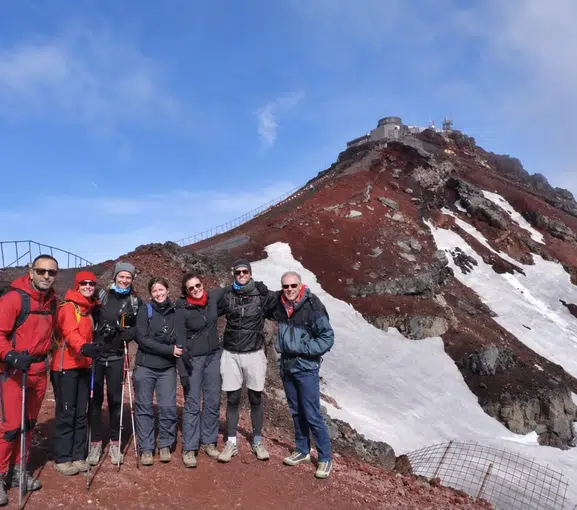 Hakkari'nin zirve tutkunu eğitimcisi Japonya'nın çatısına ulaştı