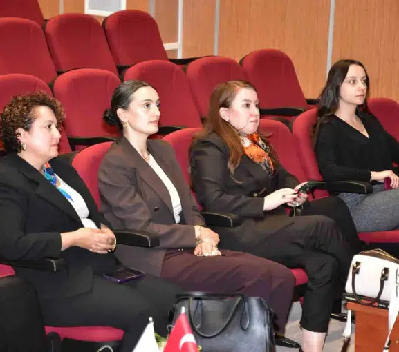 Üniversite Gençliğinden Şiddete Karşı Bilinçli Adım: Sağlıklı İlişkiler Masaya Yatırıldı