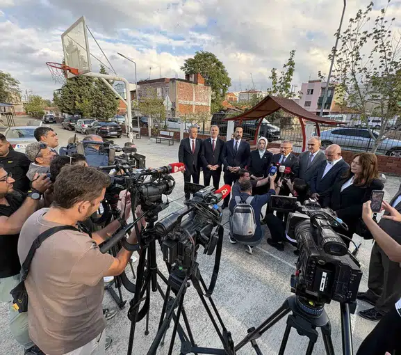 Gençleri Hedef Alan Dijital Tehlike: Ebeveynlere Hitler ve Gamalı Haç Uyarısı