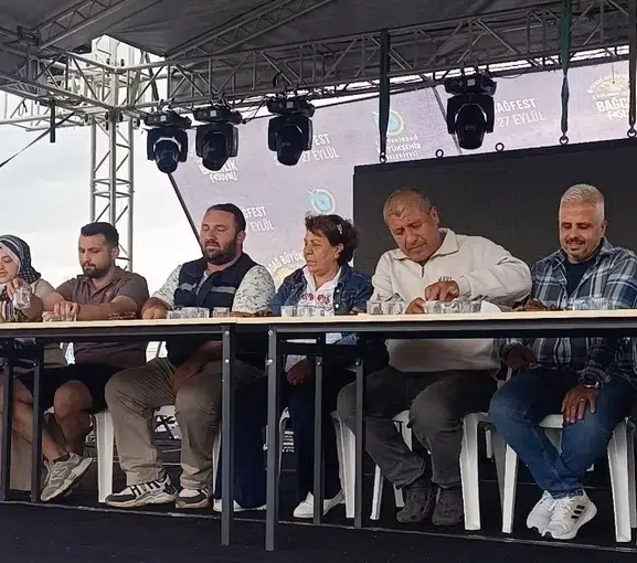 Tekirdağ'ın lezzet şöleninde kıyasıya rekabet: Bir dakikada en çok köfteyi yiyen altın kazandı