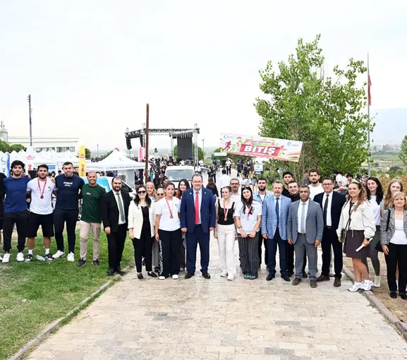 Manisa'da kampüs hayatına hızlı giriş: Yeni dönem heyecanı Merhaba 26 ile başladı