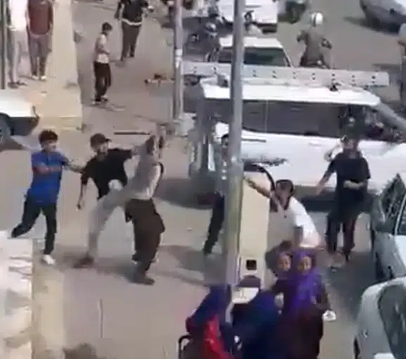 Viranşehir'de alacak verecek kavgası: Taş ve sopalar havada uçuştu
