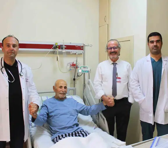 Karnında pimi çekilmiş bombayla yaşıyordu: 83 yaşındaki hastaya mucizevi müdahale